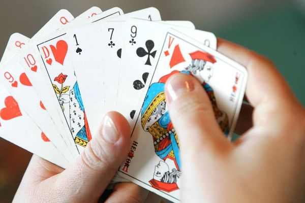 organiser un tournoi de belote coinchée système suisse